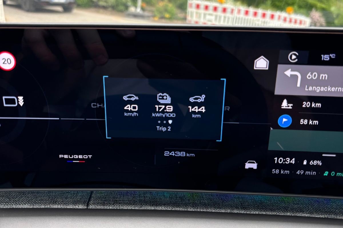 Prueba Peugeot e-3008 Dual Motor: SUV con 325 CV y tracción total con etiqueta Cero