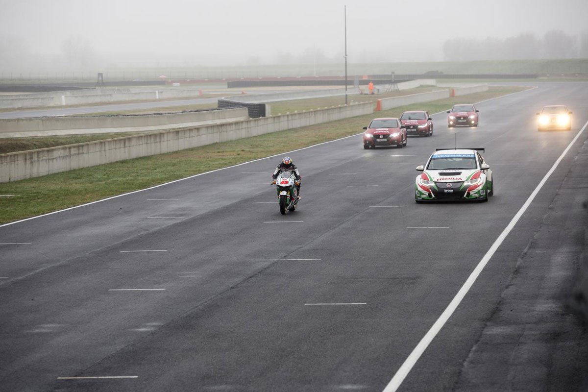 Vídeo: carrera entre un Civic Type-R, Civic WTCC y una Honda MotoGP