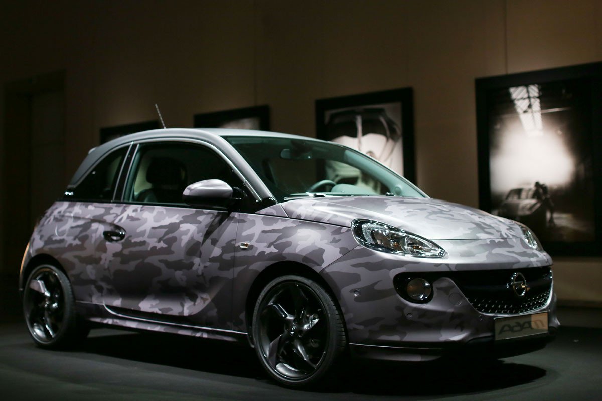 El Opel Adam de Bryan Adams se exhibe en Munich