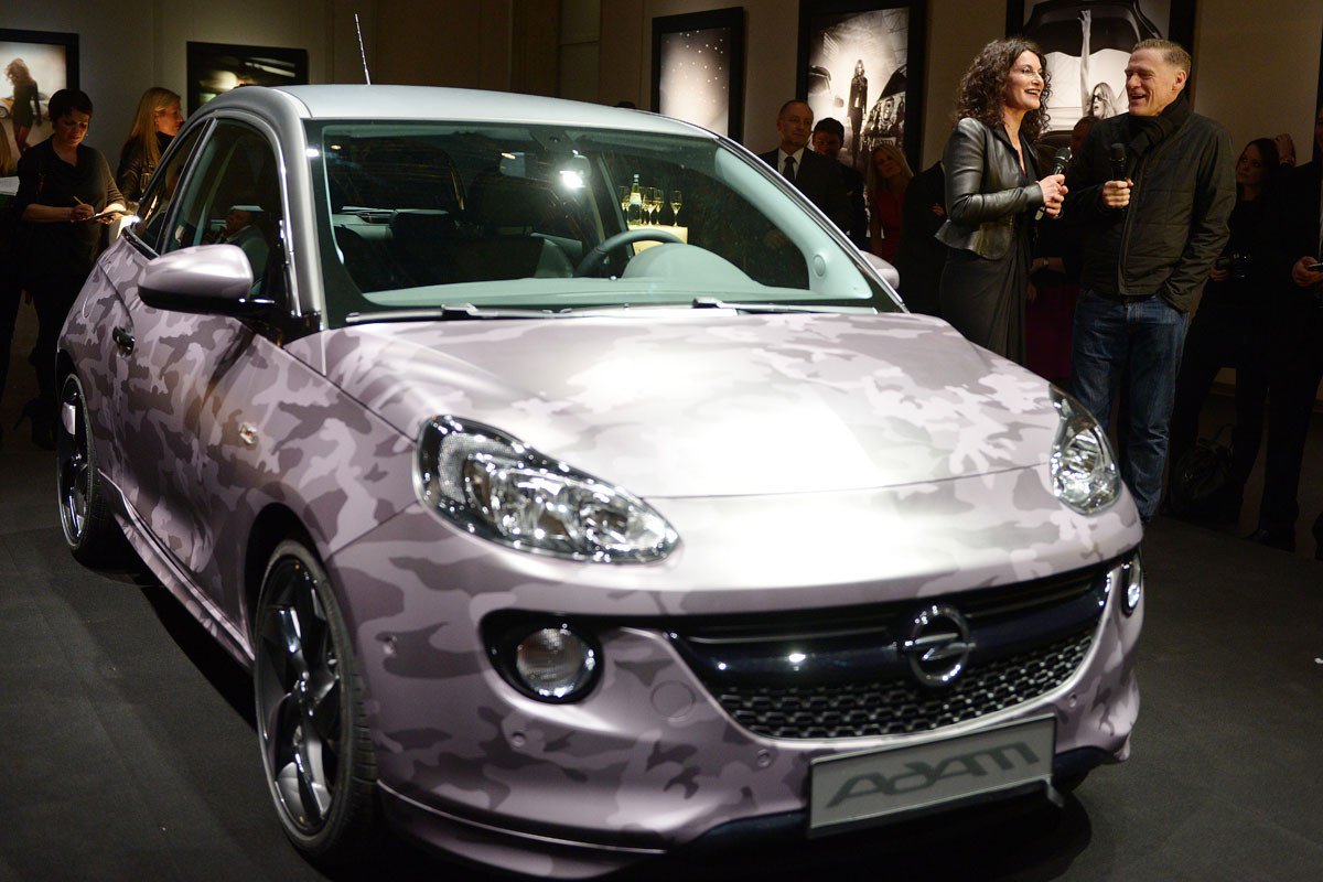 El Opel Adam de Bryan Adams se exhibe en Munich