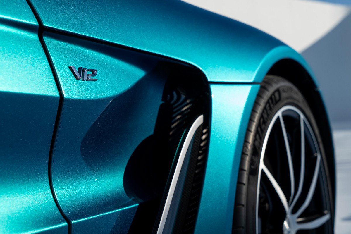 Nuevo Aston Martin V12 Vantage Roadster: 249 unidades a cielo descubierto