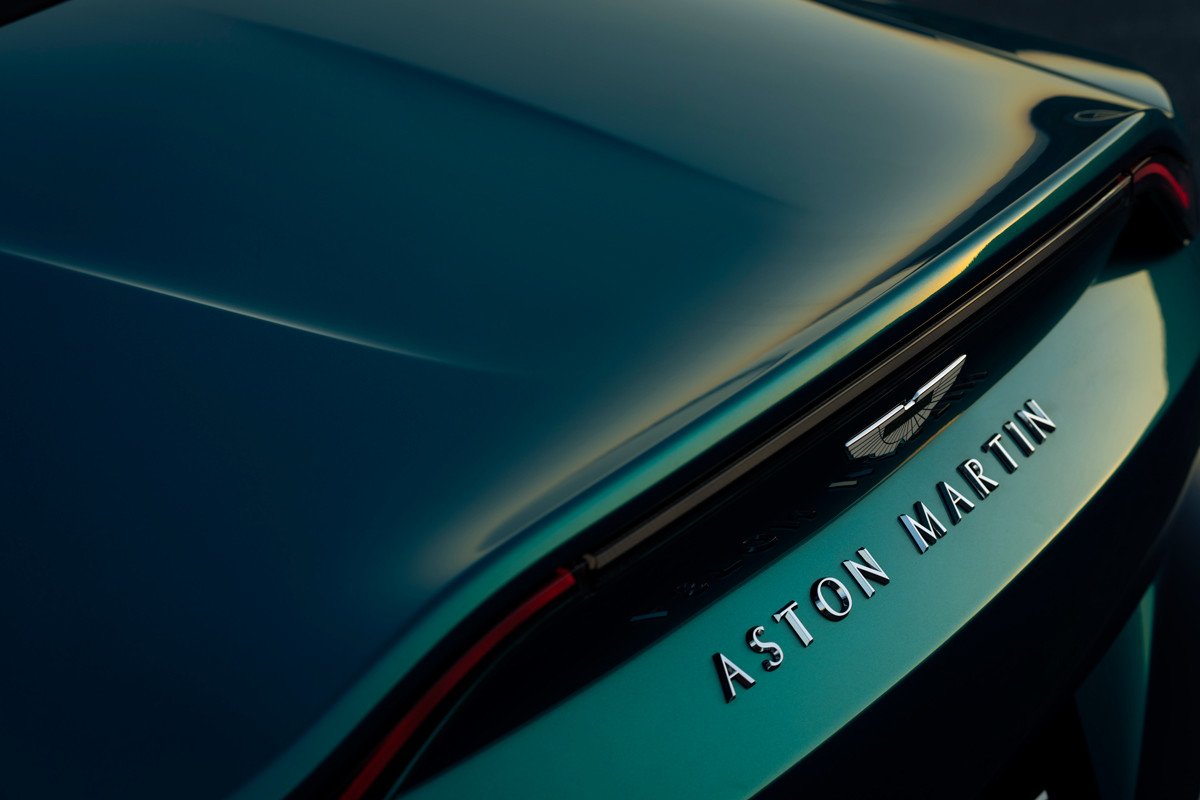Nuevo Aston Martin V12 Vantage Roadster: 249 unidades a cielo descubierto