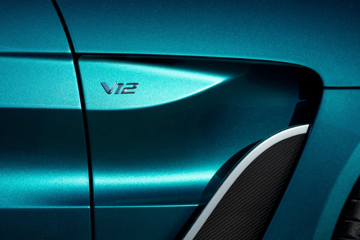 Nuevo Aston Martin V12 Vantage Roadster: 249 unidades a cielo descubierto