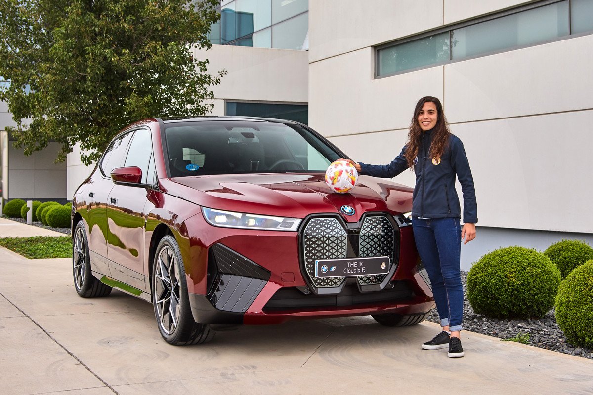 Todo el Real Madrid se mueve en coches BMW eléctricos: ¿cuál tiene Benzema o Modric?