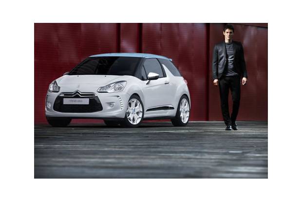 Jóvenes, seguros y coches: una ruina