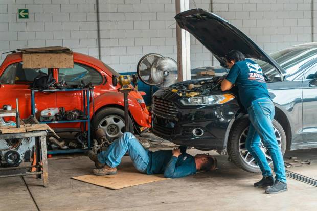 Expertos nos indican 5 errores tontos que están desgastando tu coche sin que lo sepas