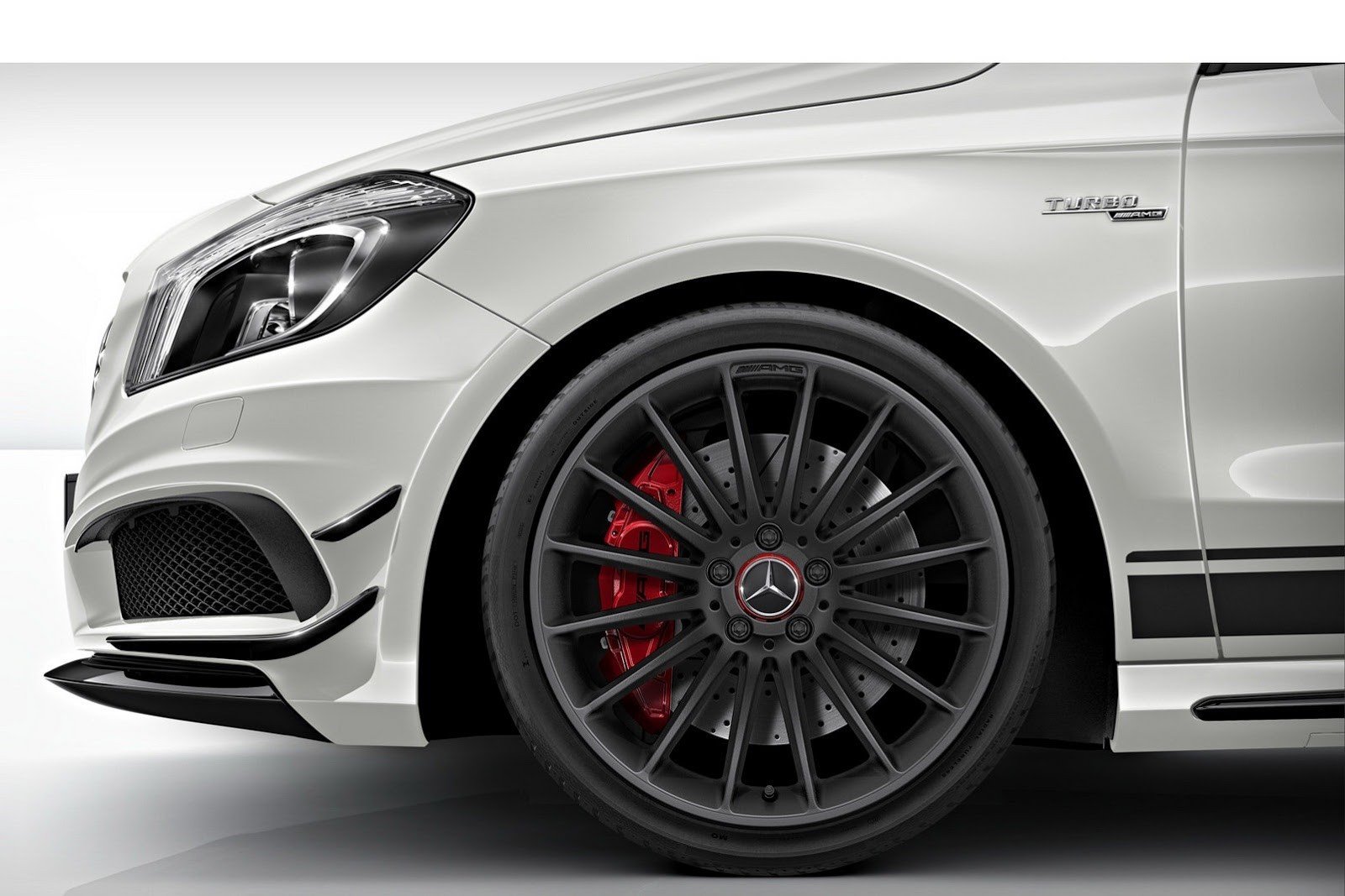 Mercedes A 45 AMG Edition 1: lobo con piel de lobo