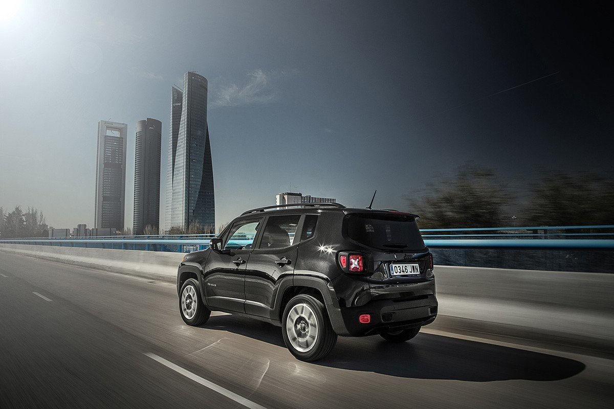 El Jeep Renegade estrena dos nuevas versiones: Night Eagle II y Deserthawk