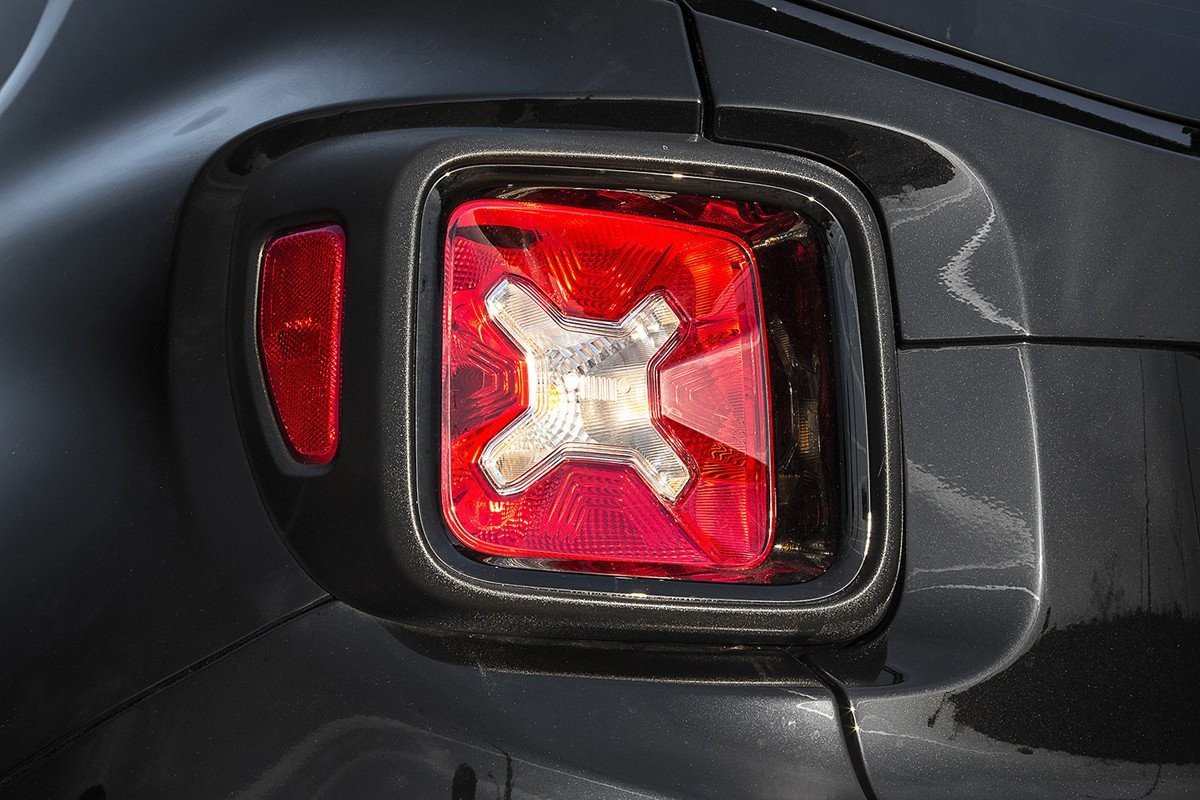El Jeep Renegade estrena dos nuevas versiones: Night Eagle II y Deserthawk