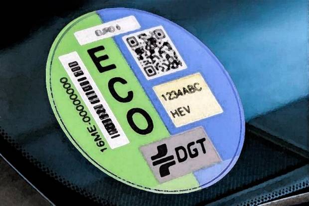 Los híbridos ya pagan un 50% menos por aparcar en Madrid
