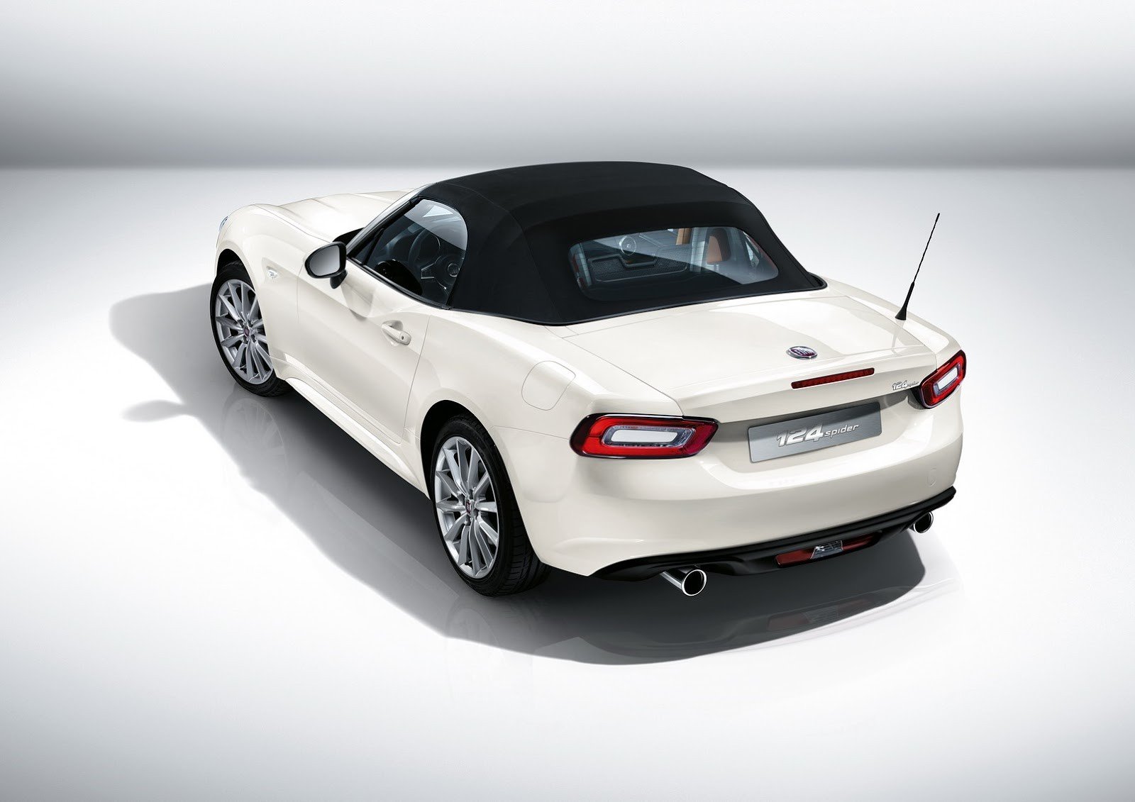 Fiat 124 Spider, primeras fotografías y datos oficiales 