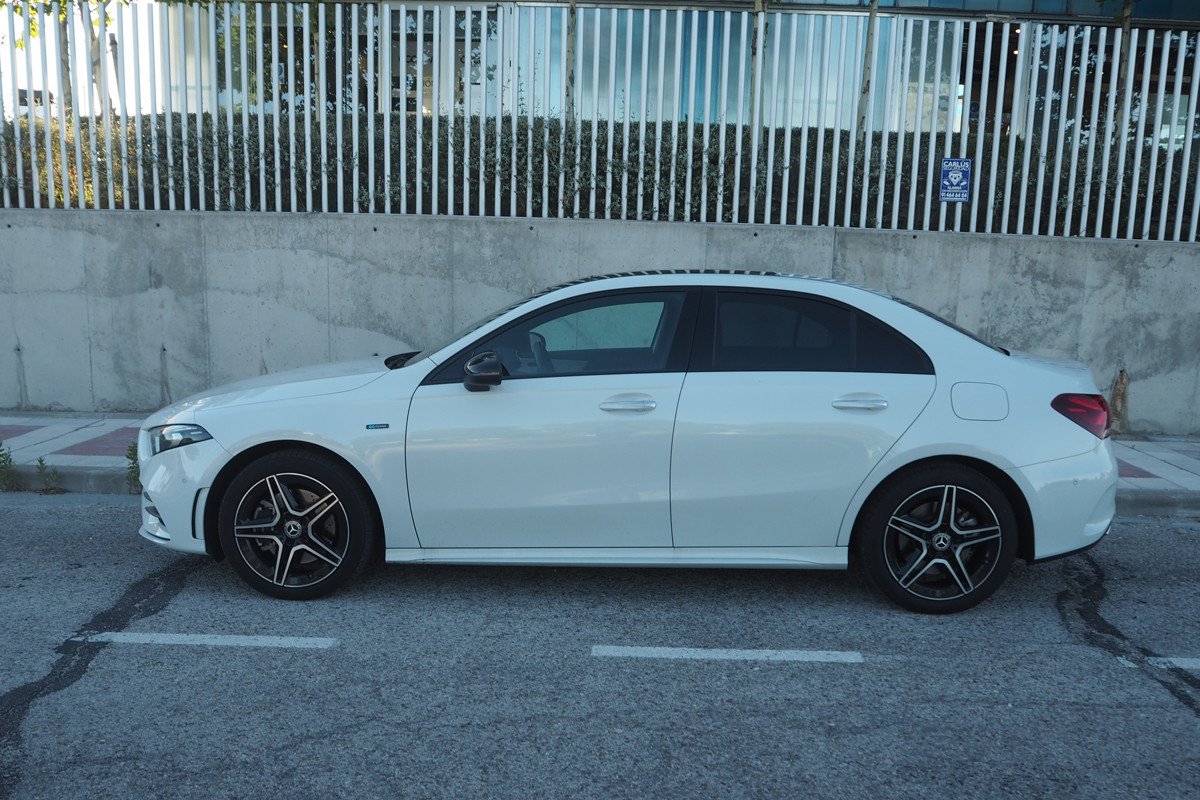 Prueba y opinión del Mercedes Clase A 250 e: precio e interior del híbrido enchufable