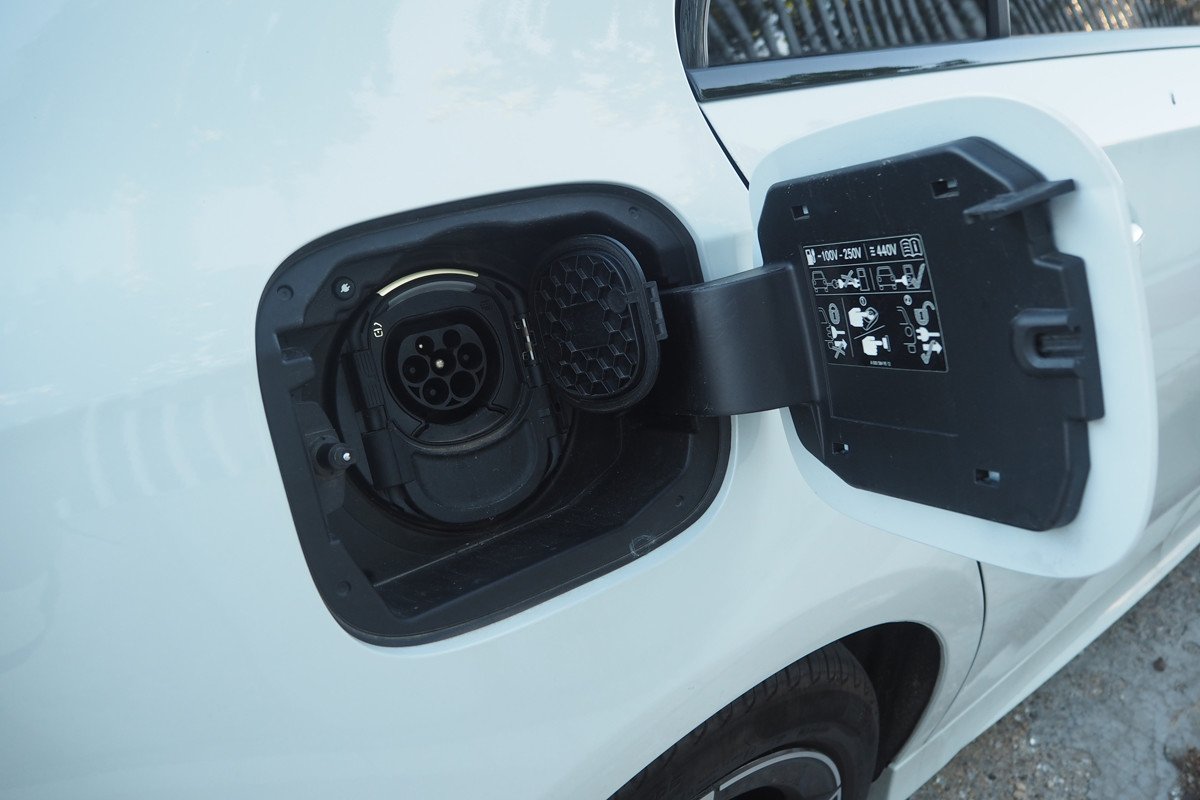 Prueba y opinión del Mercedes Clase A 250 e: precio e interior del híbrido enchufable