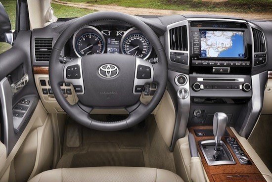 Nuevo Toyota Land Cruiser 200, mejor equipado