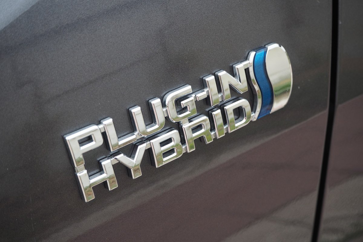 Comparativa Toyota RAV4 Hybrid frente al Plug-in híbrido enchufable: ¿cuál es mejor?