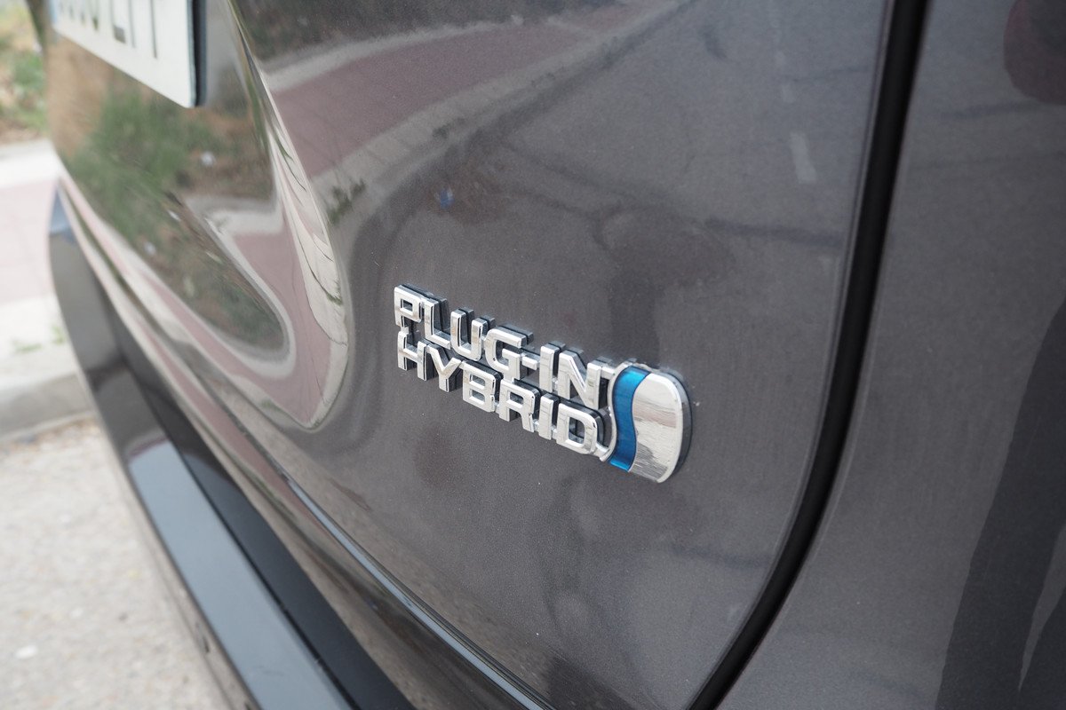 Comparativa Toyota RAV4 Hybrid frente al Plug-in híbrido enchufable: ¿cuál es mejor?