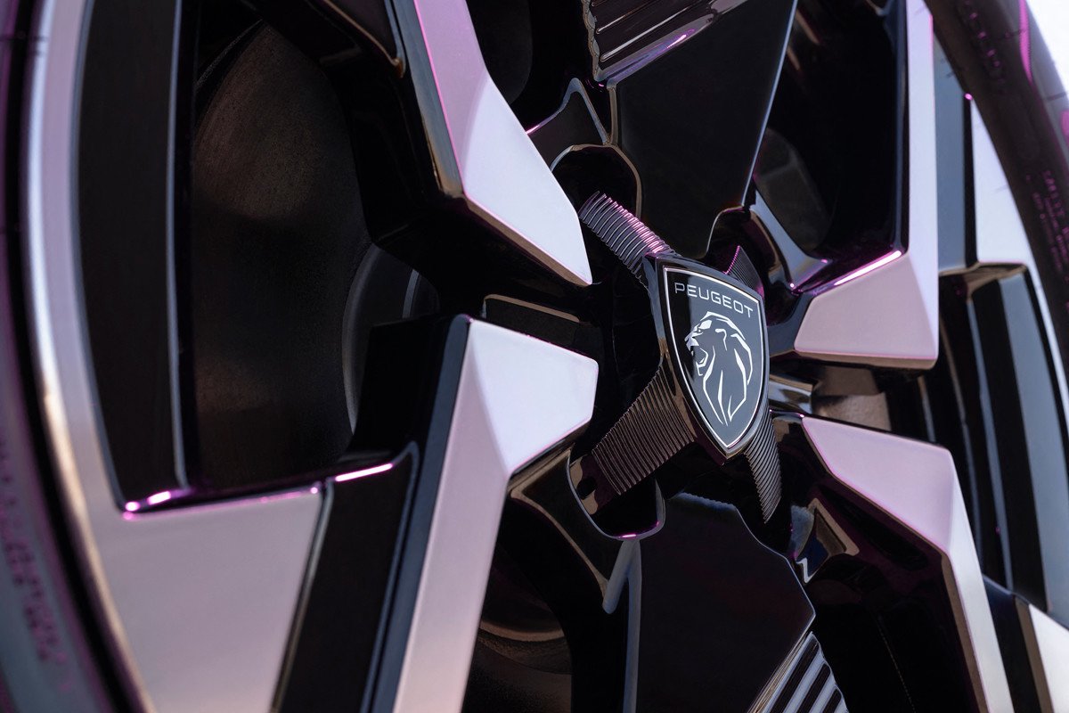 Nuevo Peugeot 2008: cambios estéticos y nuevo motor eléctrico con 406 km de autonomía