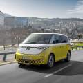 VW ID Buzz: 3 pros y 3 cons de la “furgo” eléctrica retro con prestaciones modernas