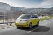 VW ID Buzz: 3 pros y 3 cons de la “furgo” eléctrica retro con prestaciones modernas