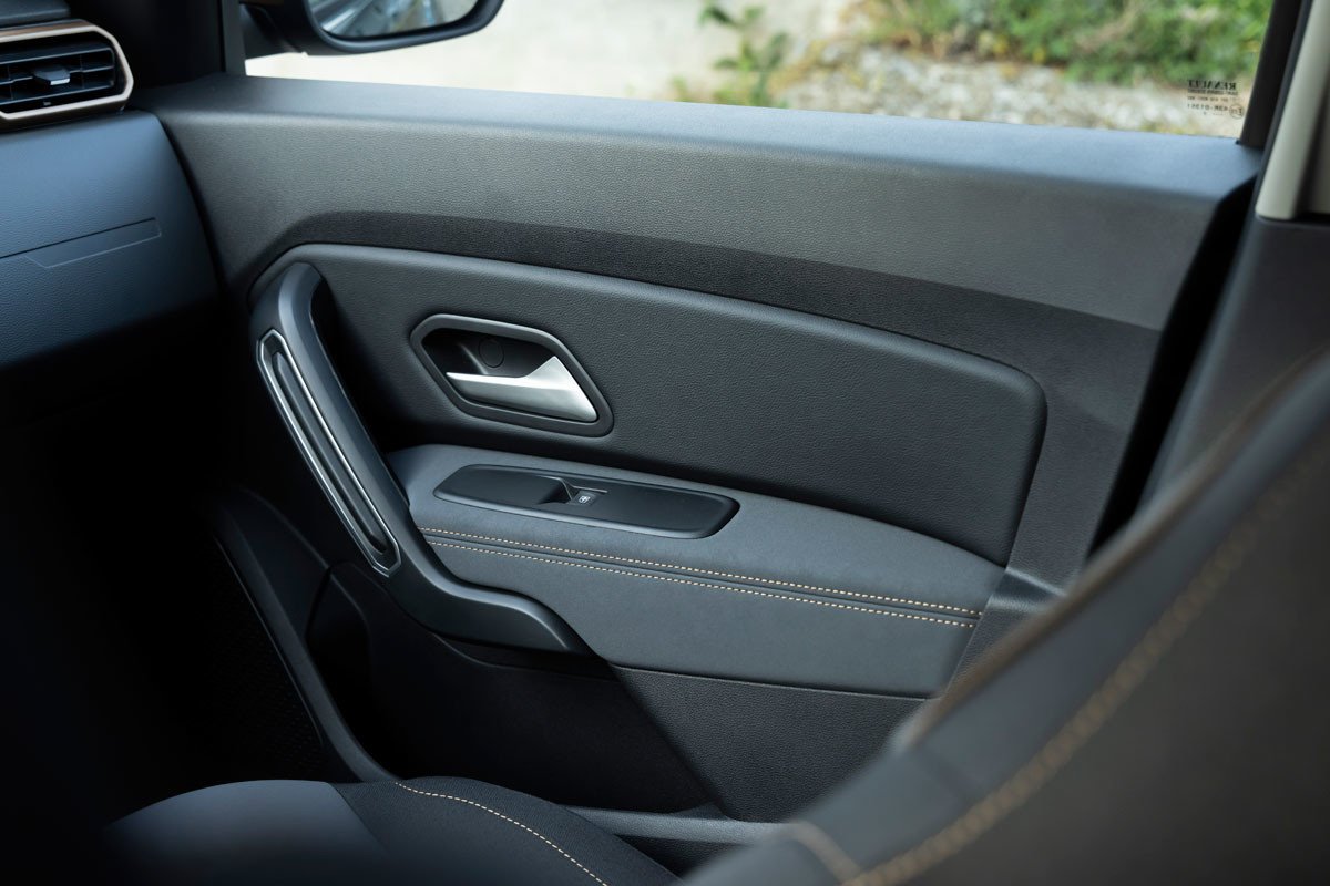 Prueba del Dacia Duster: analizamos su interior, vemos su precio y probamos el 4x4