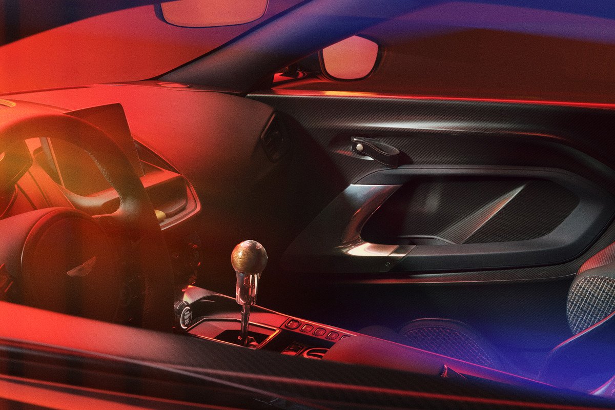 Aston Martin celebra su 110 aniversario lanzando el Valour: un V12 con cambio manual 