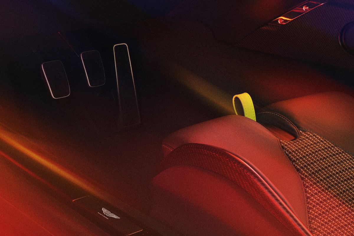 Aston Martin celebra su 110 aniversario lanzando el Valour: un V12 con cambio manual 