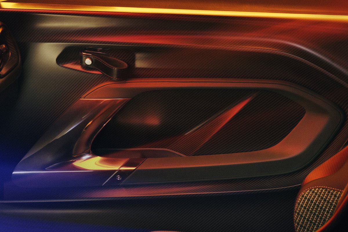 Aston Martin celebra su 110 aniversario lanzando el Valour: un V12 con cambio manual 