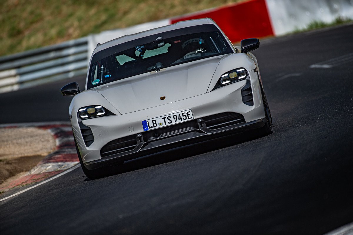 Vídeo: El Porsche Taycan bate el récord para un eléctrico de calle en Nürburgring