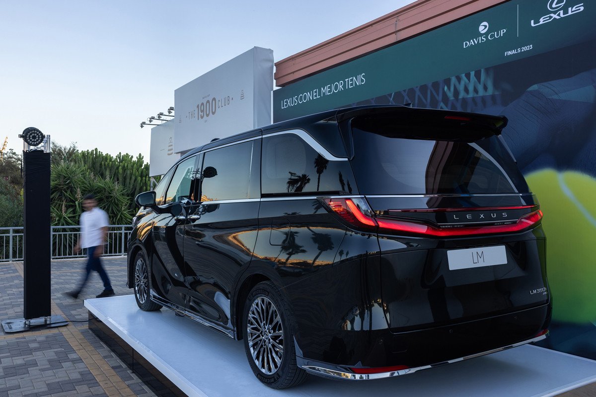 El Lexus LM protagonista en la Final 8 de la Copa Davis 2023