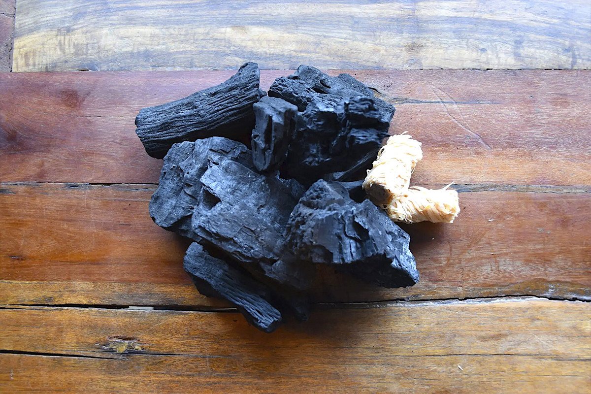 carbón vegetal para evitar humedad