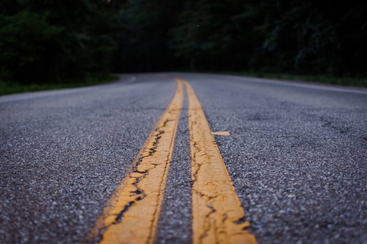reclamar el arreglo de una carretera en mal estado