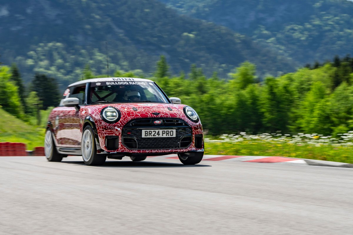 Si, habrá un nuevo Mini Cooper JCW gasolina y se estrenará en las 24h de Nürburgring