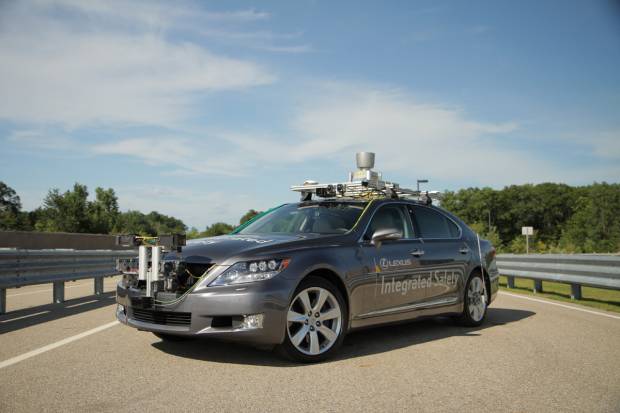 Nuevos sistemas Toyota de conducción automática y precolisión