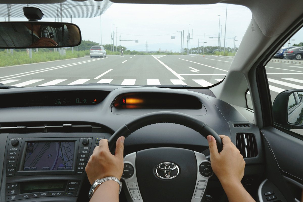 Nuevos sistemas Toyota de conducción automática y precolisión
