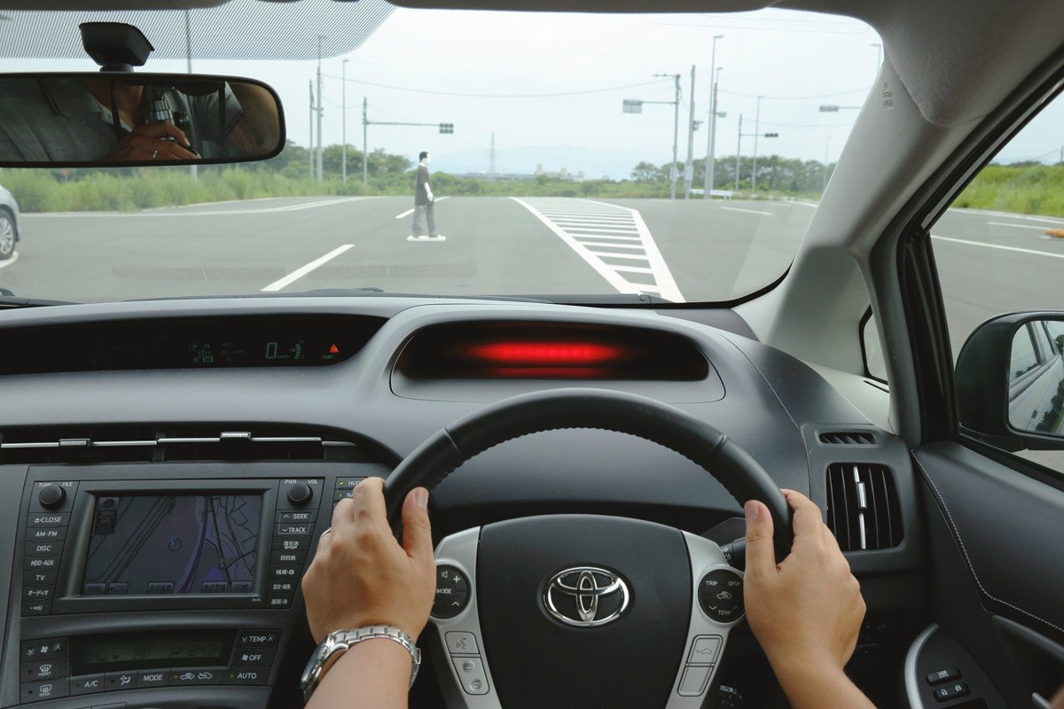 Nuevos sistemas Toyota de conducción automática y precolisión