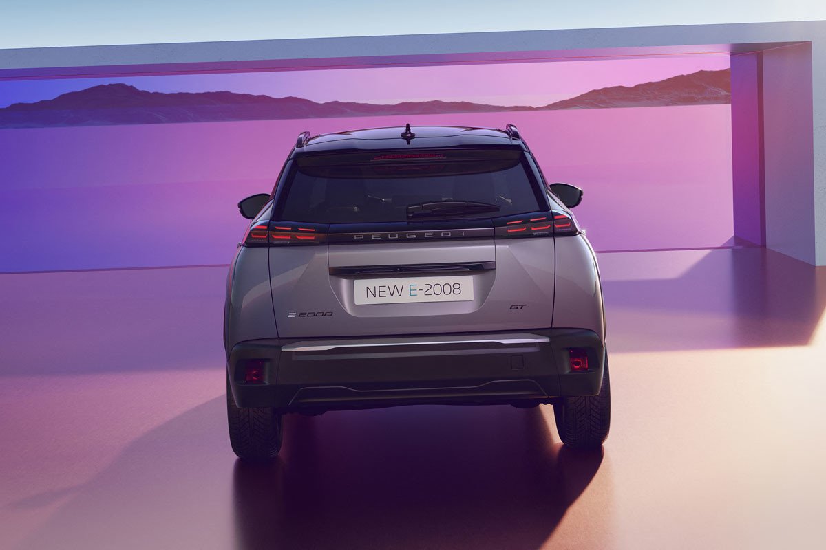 El nuevo Peugeot e-2008 First Edition ya a la venta solo online desde 389 euros al mes
