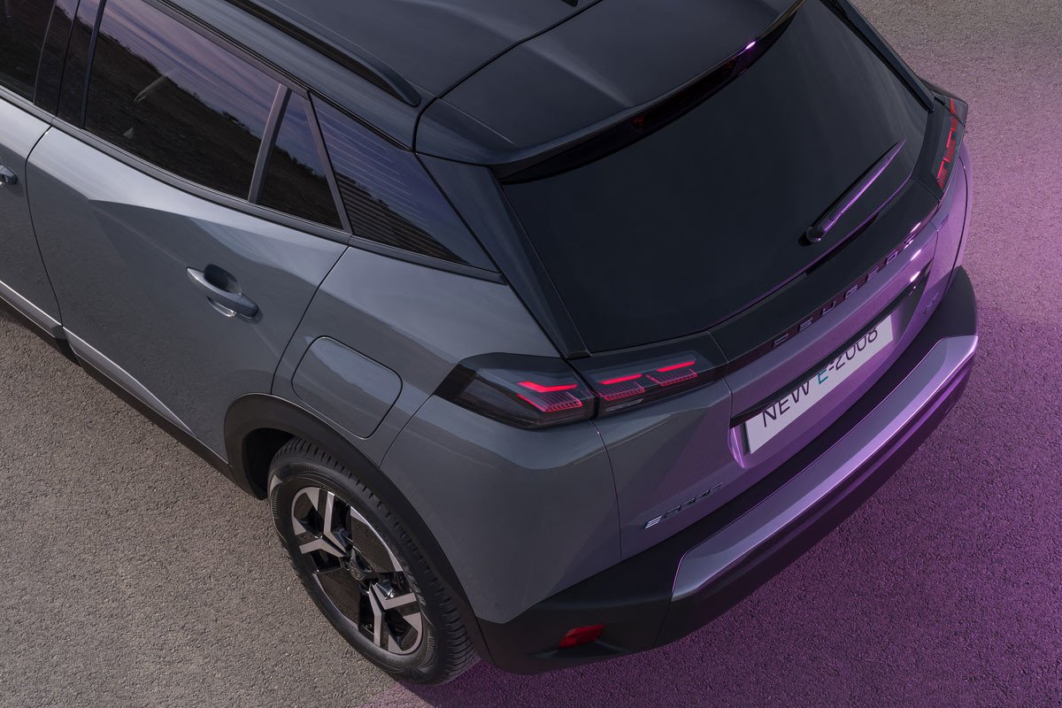 El nuevo Peugeot e-2008 First Edition ya a la venta solo online desde 389 euros al mes
