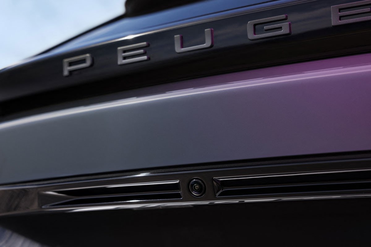 El nuevo Peugeot e-2008 First Edition ya a la venta solo online desde 389 euros al mes
