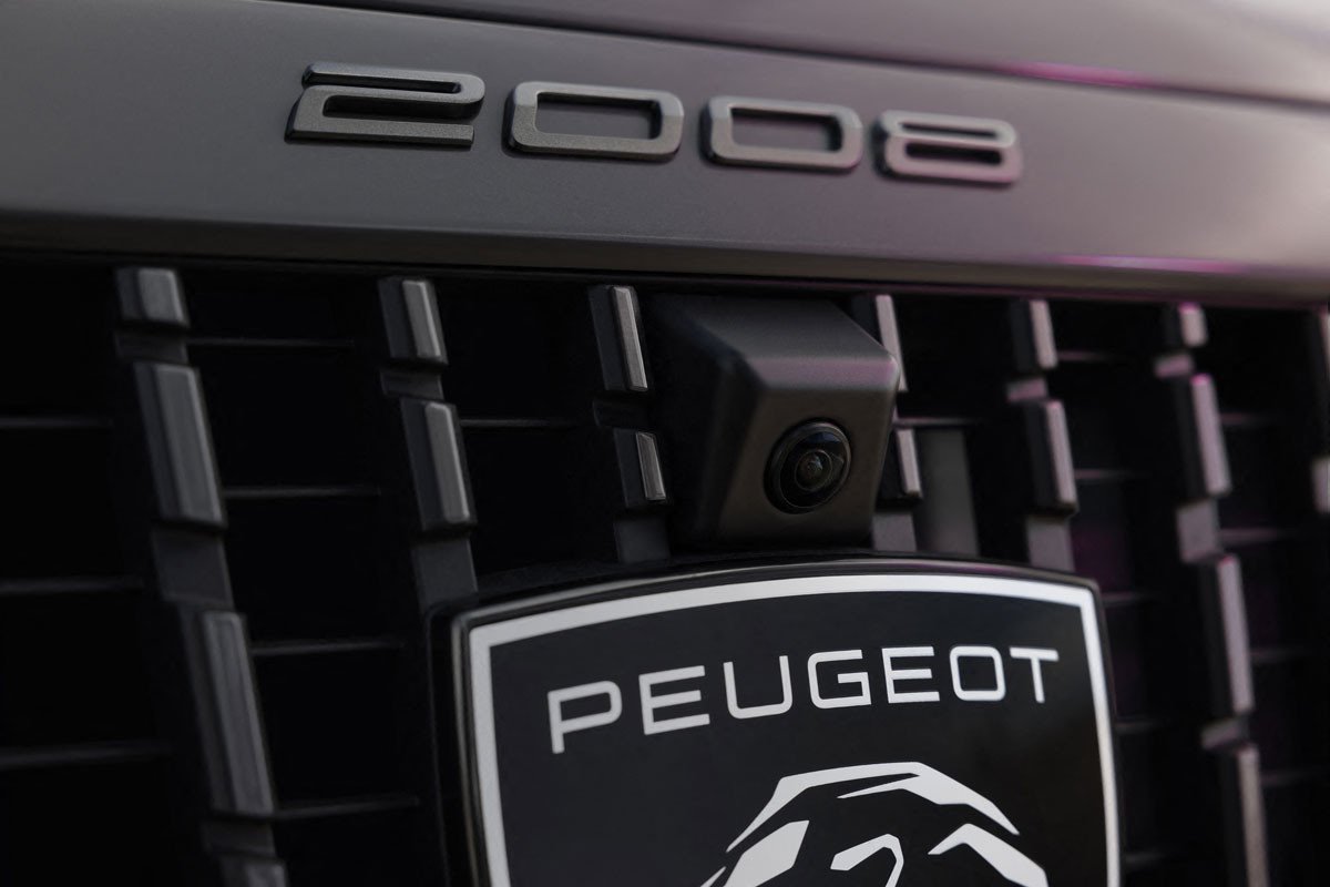 El nuevo Peugeot e-2008 First Edition ya a la venta solo online desde 389 euros al mes