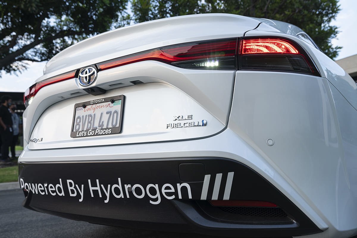 Comparamos dos coches con pila de combustible ¿populares?: Hyundai Nexo y Toyota Mirai