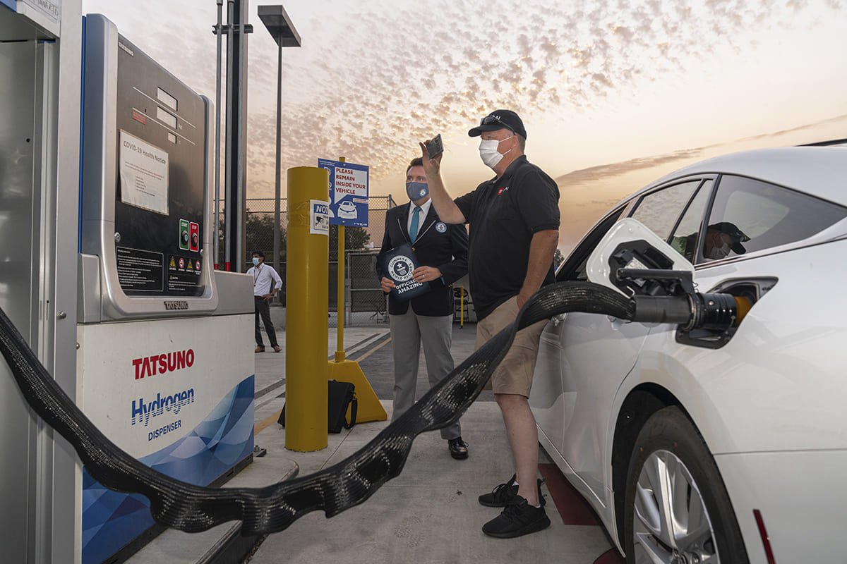 Comparamos dos coches con pila de combustible ¿populares?: Hyundai Nexo y Toyota Mirai