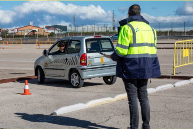 Estrategia de la DGT para incentivar la formación: recupera puntos del carnet de conducir