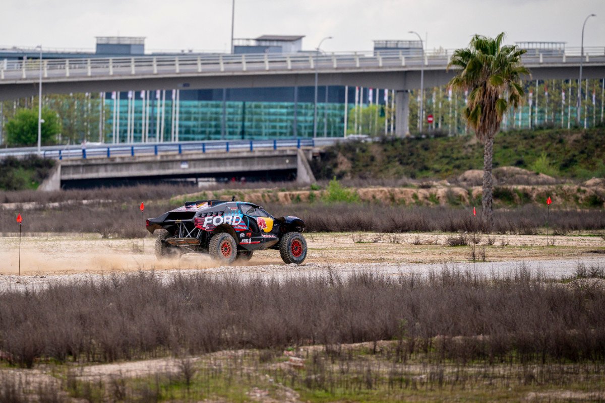 Carlos Sainz y Lucas Cruz preparan su segundo Dakar en 2026