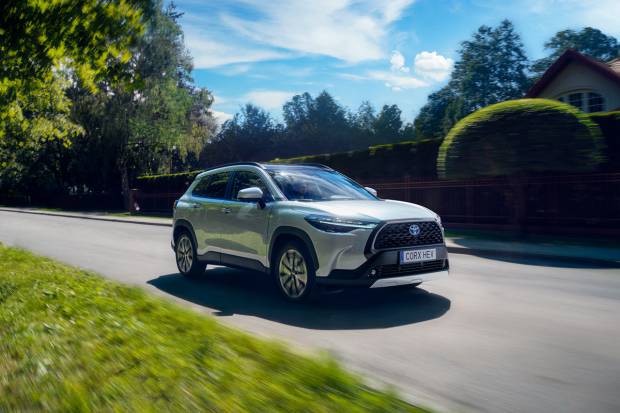 Todos los detalles y precios del nuevo Toyota Corolla Cross que llega a finales de año