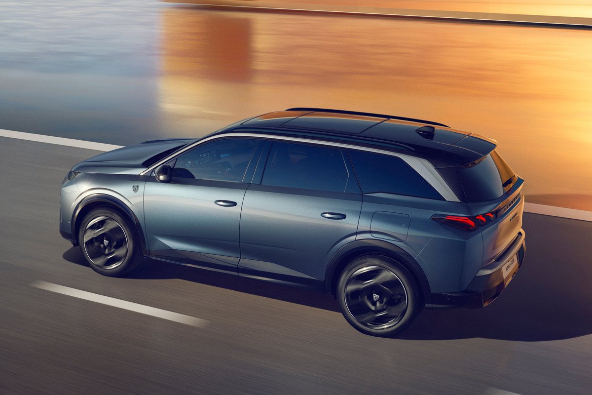 El nuevo Peugeot E-5008 también se pasa a la electricidad: todos los detalles del SUV