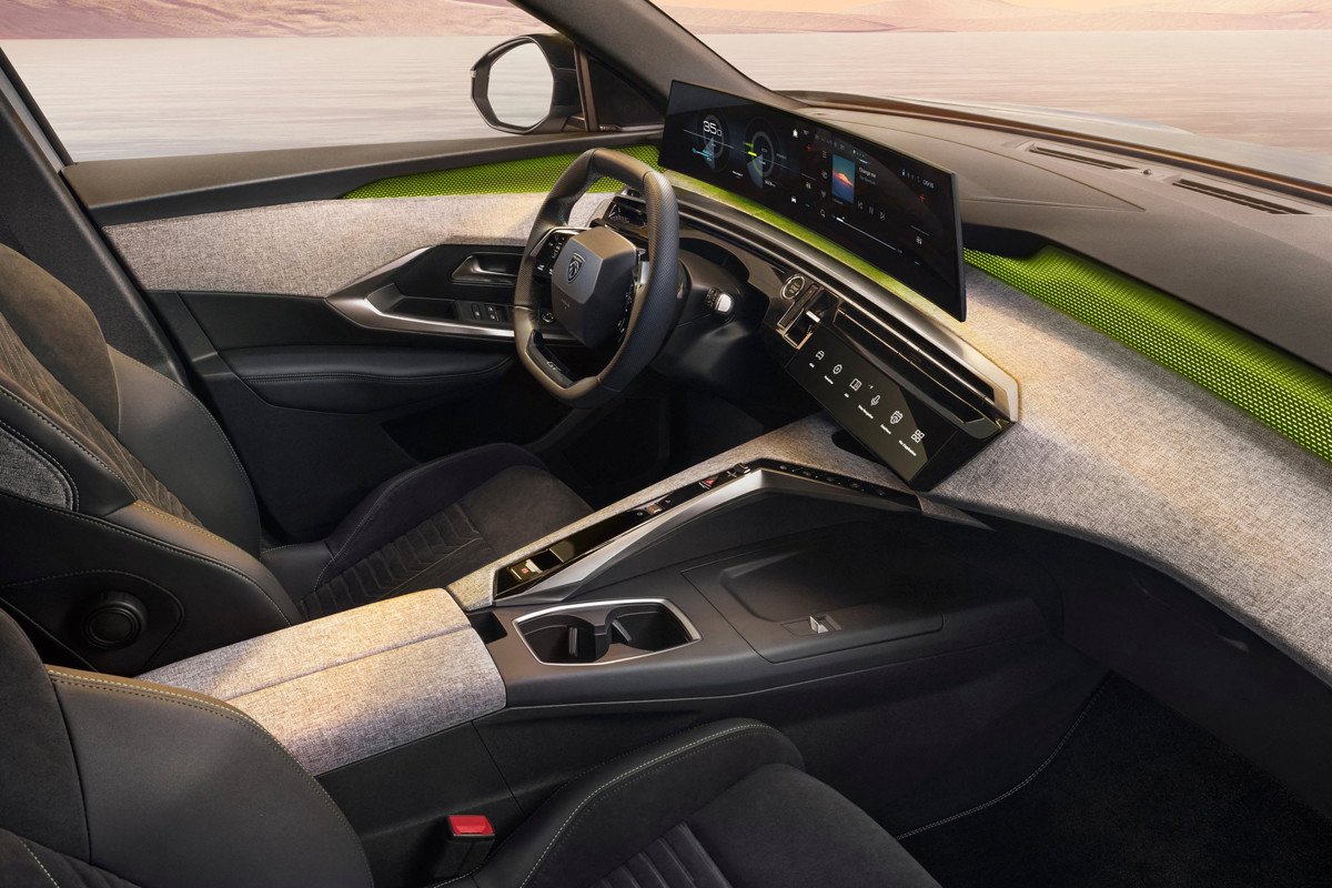 El nuevo Peugeot E-5008 también se pasa a la electricidad: todos los detalles del SUV