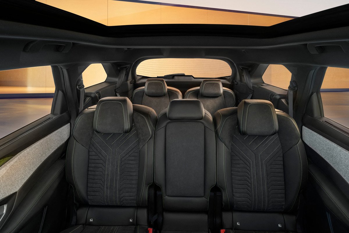 El nuevo Peugeot E-5008 también se pasa a la electricidad: todos los detalles del SUV