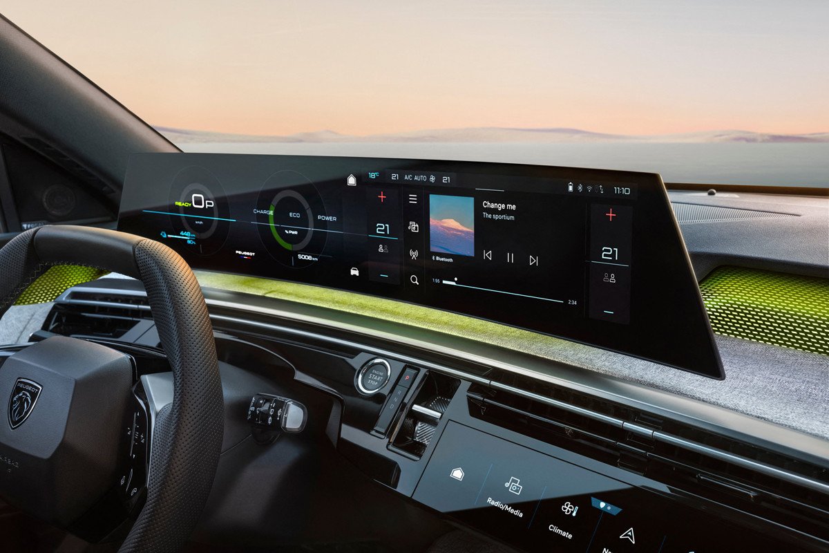 El nuevo Peugeot E-5008 también se pasa a la electricidad: todos los detalles del SUV