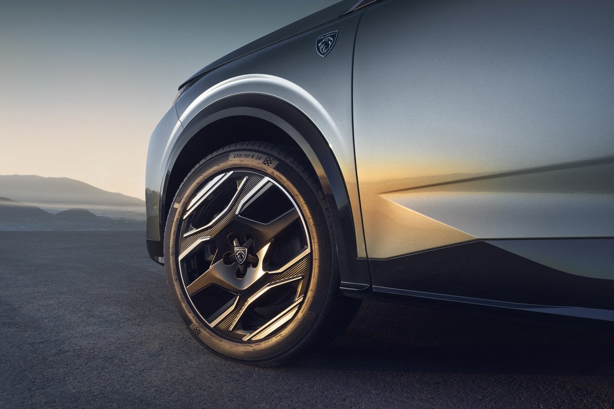 El nuevo Peugeot E-5008 también se pasa a la electricidad: todos los detalles del SUV