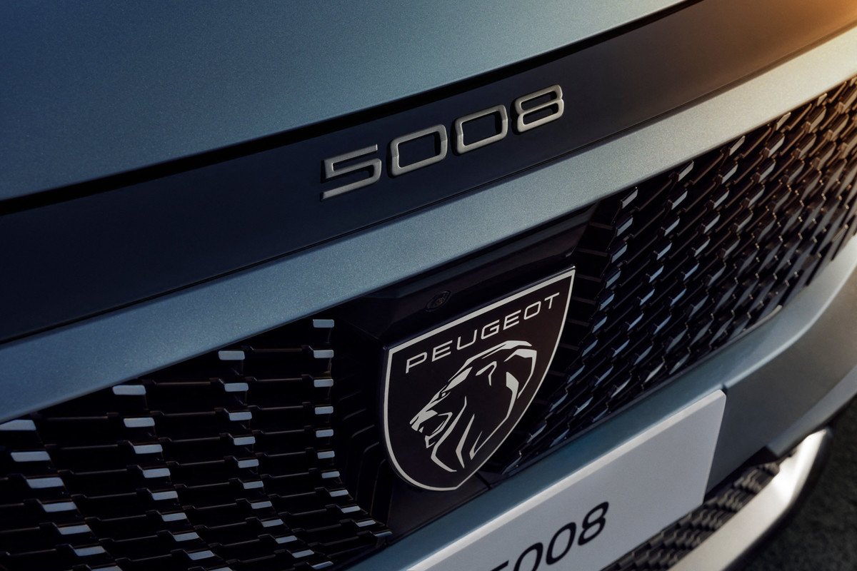 El nuevo Peugeot E-5008 también se pasa a la electricidad: todos los detalles del SUV